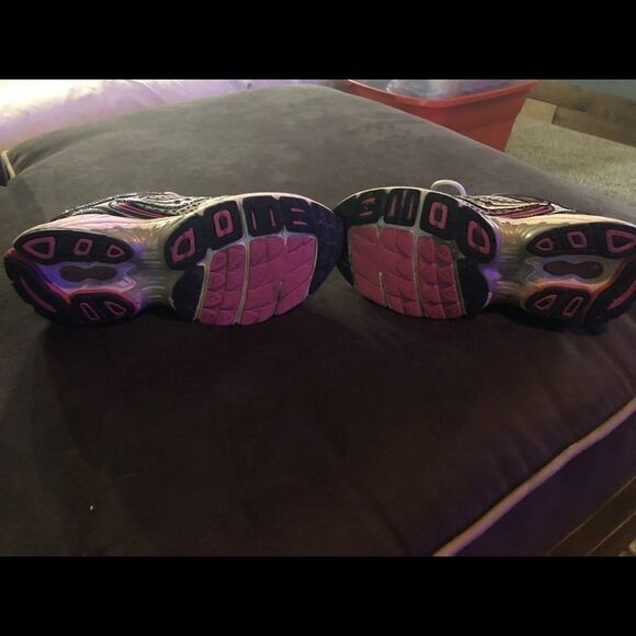 Saucony running shoes - Picture 3 of 7